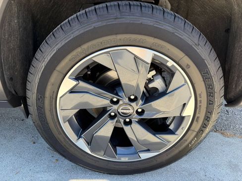 Used 2025 Nissan Rogue SV FWD image 29