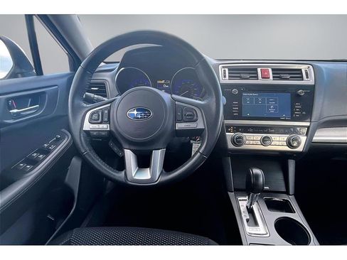 Used 2017 Subaru Outback 2.5i Premium image 8