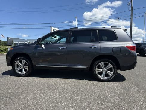Used 2011 Toyota Highlander Limited w/ Tow Pkg AWD/4WD image 11