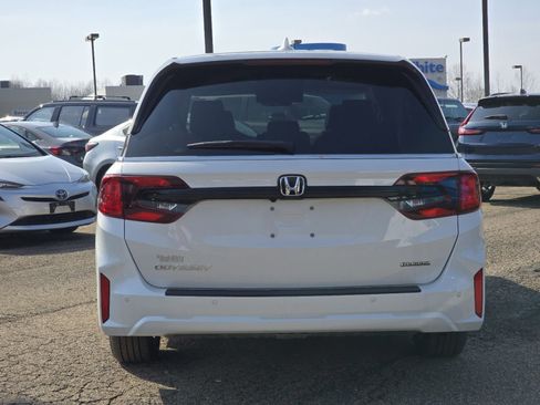 New 2026 Honda Odyssey Touring image 12