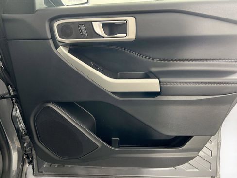 Used 2022 Ford Explorer XLT w/ Equipment Group 202A image 29