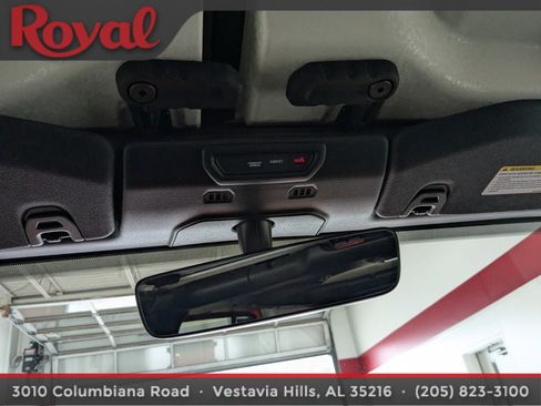 Used 2019 Jeep Wrangler Unlimited Sahara image 24