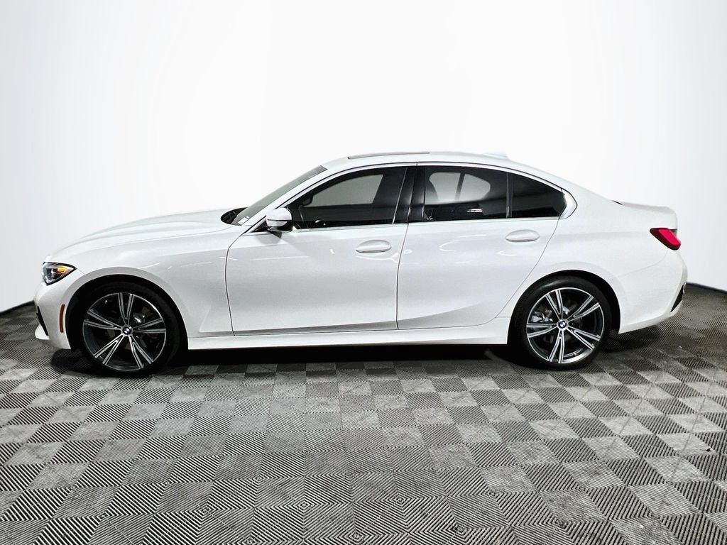 Used 2019 BMW 330i xDrive Sedan w/ Premium Package AWD/4WD image 4