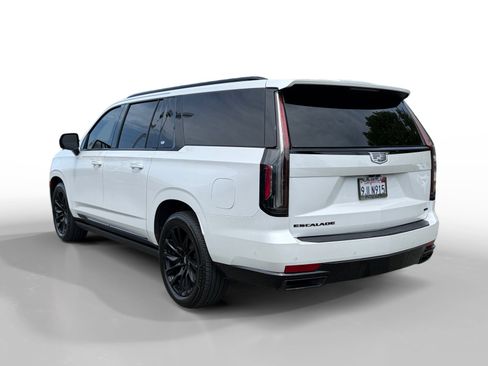 Used 2023 Cadillac Escalade ESV Sport w/ LPO, ONYX Package AWD/4WD image 3