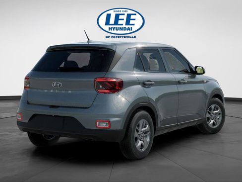 New 2026 Hyundai Venue SE image 3