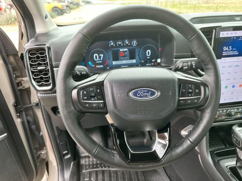 Used 2025 Ford Ranger Lariat w/ FX4 Off-Road Package image 14