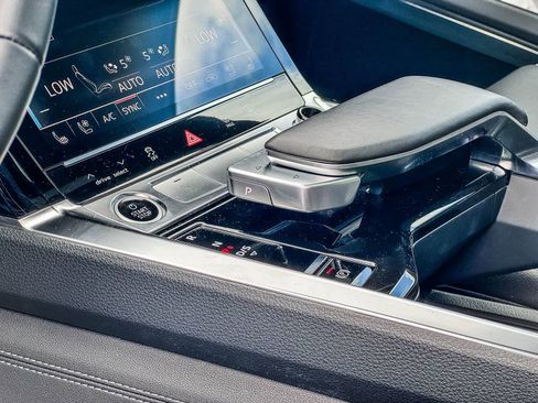 Certified 2023 Audi e-tron Premium Plus w/ Premium Plus Package AWD/4WD image 21