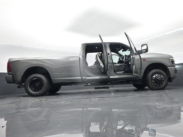 New 2026 RAM 3500 Laramie AWD/4WD image 77