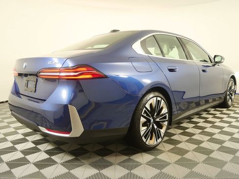 Used 2025 BMW 530i image 3