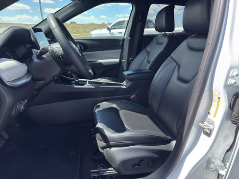 Certified 2025 Jeep Compass Limited AWD/4WD image 9
