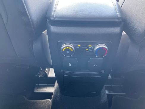 Used 2022 Ford Explorer XLT AWD/4WD image 19