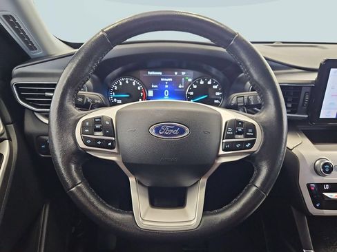 Used 2021 Ford Explorer XLT w/ Equipment Group 202A AWD/4WD image 14
