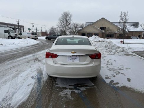 Used 2014 Chevrolet Impala LT w/ Convenience Package image 7
