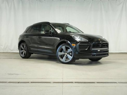 Certified 2026 Porsche Macan AWD/4WD image 9