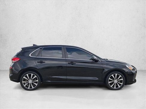 Used 2018 Hyundai Elantra GT image 4