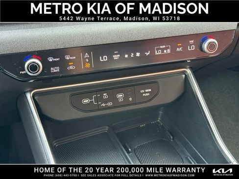 Used 2026 Kia Carnival EX FWD image 24