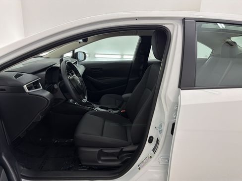 Used 2025 Toyota Corolla LE FWD image 5