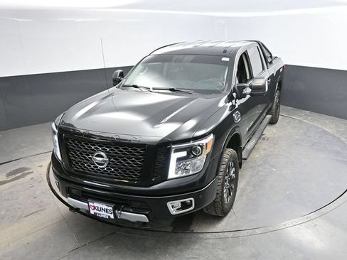 Used 2016 Nissan Titan PRO-4X w/ Pro-4x Convenience Package AWD/4WD image 39