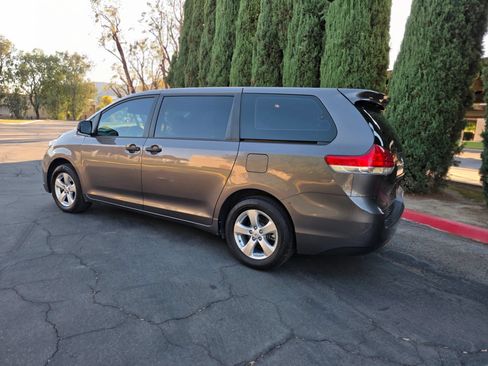 Used 2013 Toyota Sienna L w/ Towing Pkg FWD image 37