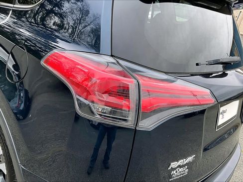 Certified 2017 Toyota RAV4 LE image 28