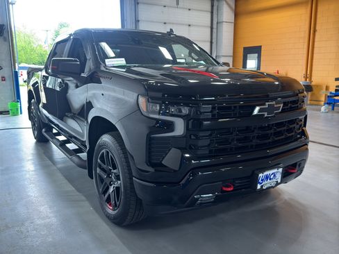 Used 2025 Chevrolet Silverado 1500 RST w/ Redline Edition AWD/4WD image 7