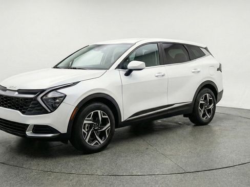 Used 2025 Kia Sportage LX image 3