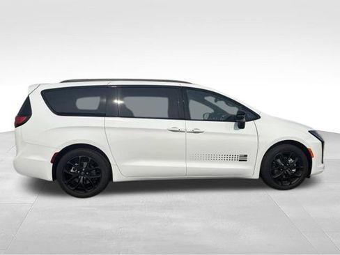New 2027 Chrysler Pacifica Select FWD image 20