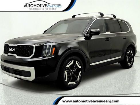 Used 2024 Kia Telluride EX w/ EX Captain's Chair Package FWD image 1