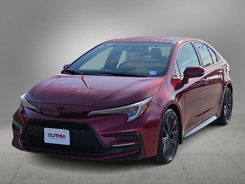 Used 2025 Toyota Corolla SE image 3