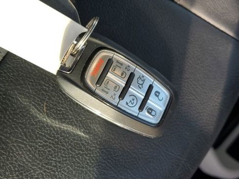 Used 2022 Chrysler Pacifica Touring-L image 38