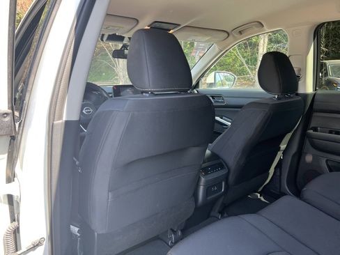 Used 2024 Nissan Pathfinder SV FWD image 16