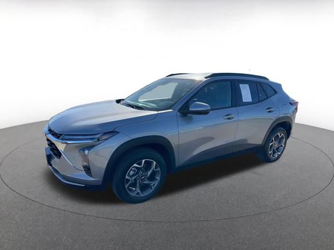 Used 2025 Chevrolet Trax LT image 8