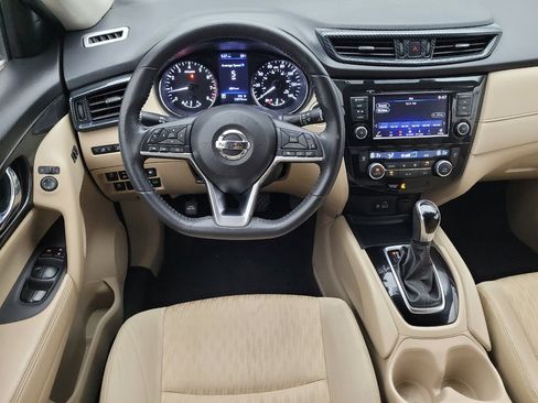 Used 2018 Nissan Rogue SV w/ Premium Package FWD image 22