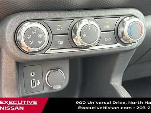 New 2025 Nissan Kicks Play S image 17