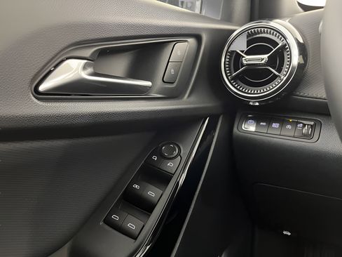 New 2026 Chevrolet Equinox LT AWD/4WD image 19