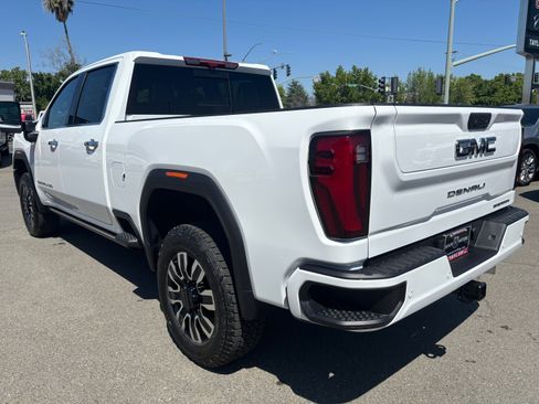 New 2025 GMC Sierra 2500 Denali Ultimate image 7
