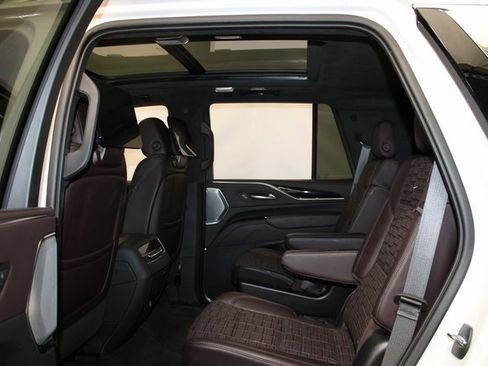 Used 2022 Cadillac Escalade Premium Luxury Platinum image 10