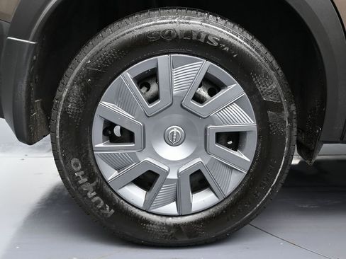 Used 2025 Nissan Kicks S image 14