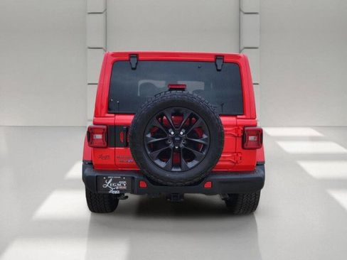 Used 2025 Jeep Wrangler Unlimited Sahara AWD/4WD image 5