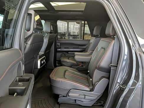 Used 2022 Ford Expedition Max Limited image 18