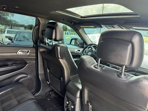 Used 2019 Jeep Grand Cherokee Altitude AWD/4WD image 16
