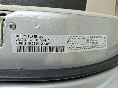 Used 2023 Chrysler Pacifica Limited image 31