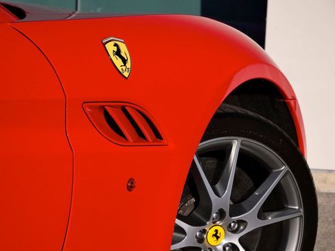 Used 2013 Ferrari California image 7