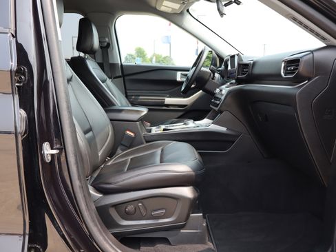 Used 2023 Ford Explorer XLT w/ Equipment Group 202A image 15