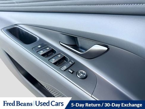 Used 2025 Hyundai Elantra SEL image 18