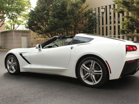 Used 2017 Chevrolet Corvette Stingray Coupe w/ 1LT RWD image 12