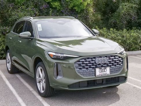 New 2025 Audi Q5 Premium Plus image 3