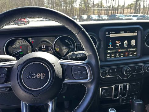 Used 2023 Jeep Wrangler Sahara w/ Cold Weather Group image 11