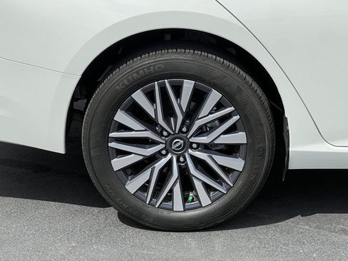 Used 2025 Nissan Altima 2.5 SV AWD/4WD image 15
