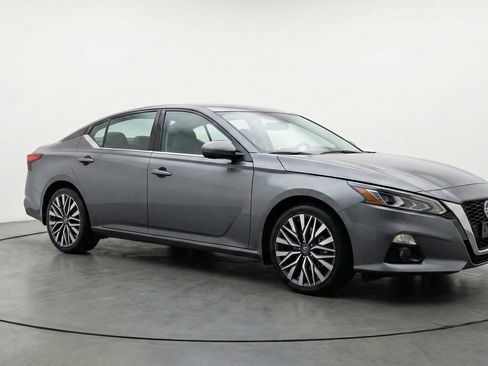 Used 2025 Nissan Altima 2.5 SV FWD image 1